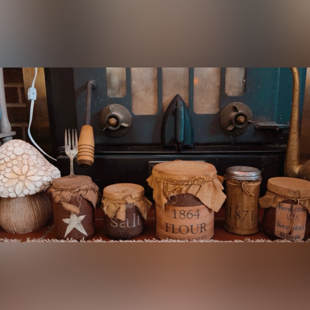 Great shape, vintage rustic decor.